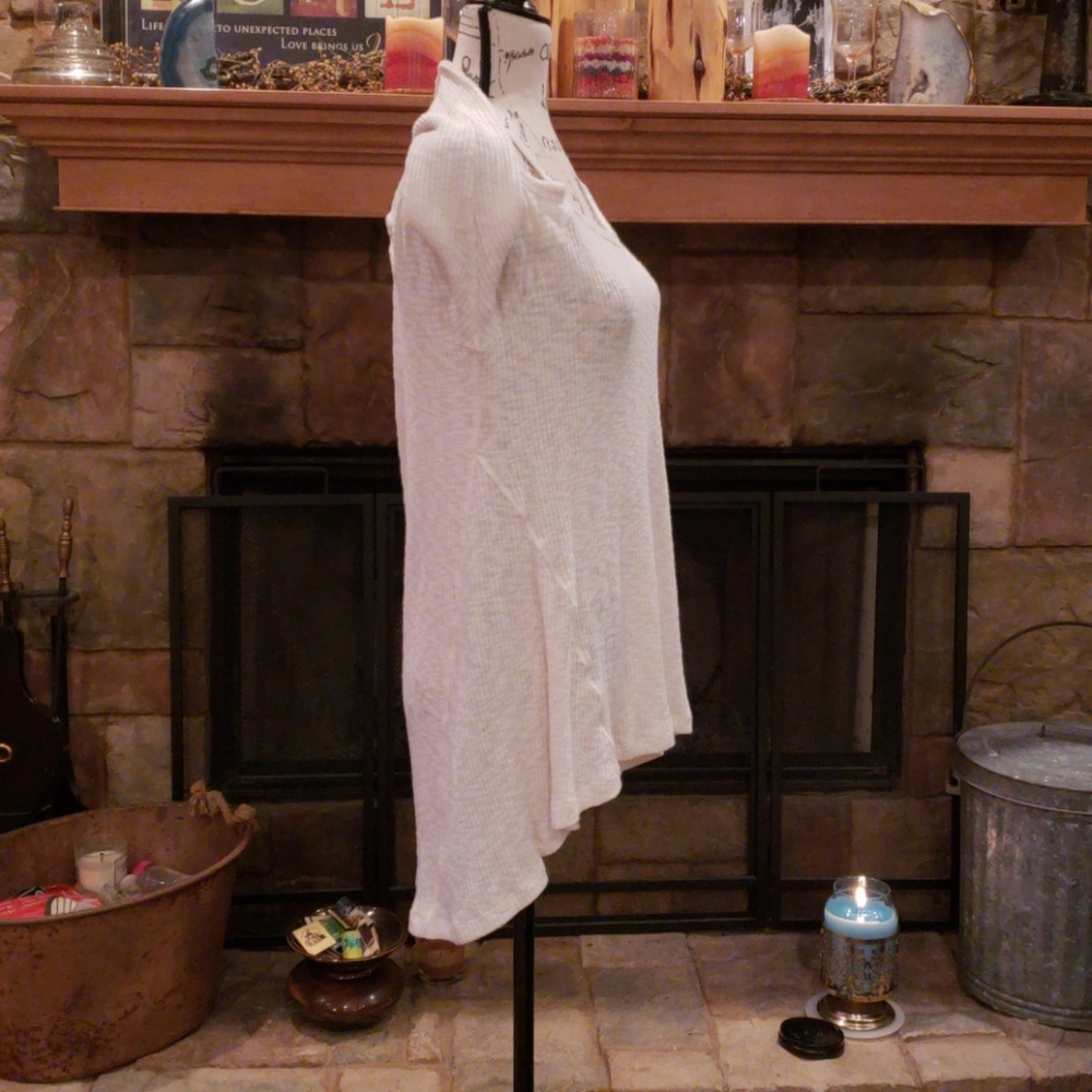 Cold Shoulder Tunic - Picture 2 of 7